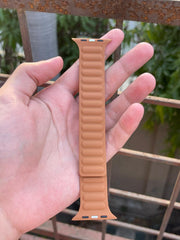 Apple Watch Spigen "Magnetic Suction Band" - Brown