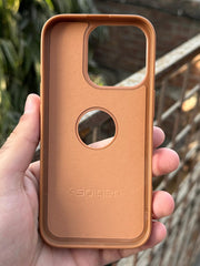 iPhone "16 Pro" Spigen Premium Woven Stitched Case - Brown