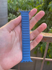 Apple Watch Spigen "Magnetic Suction Band" - Navy Blue