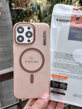 iPhone "16 Pro Max" Premium Spigen SYNDEE "MagSafe" Case - Gold