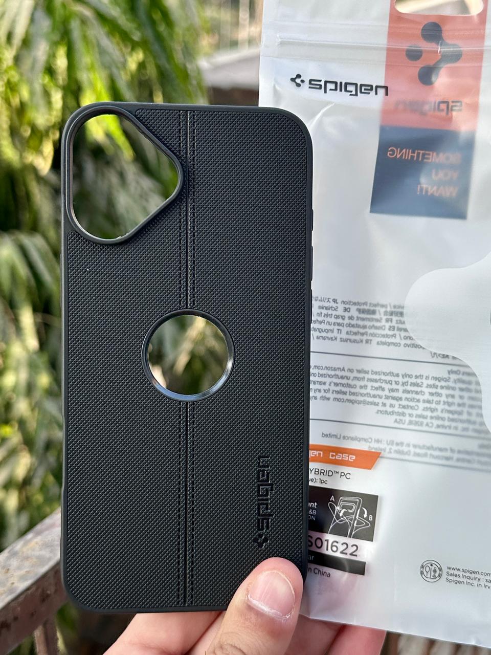 iPhone "16 Plus" Spigen Premium Woven Stitched Case - Black