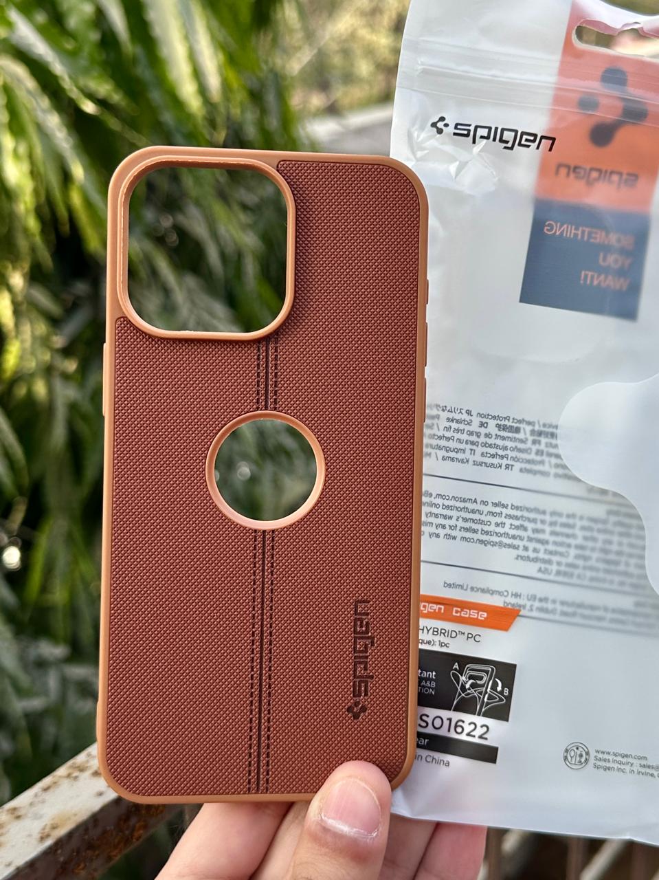 iPhone "15 Pro Max" Spigen Premium Woven Stitched Case - Brown