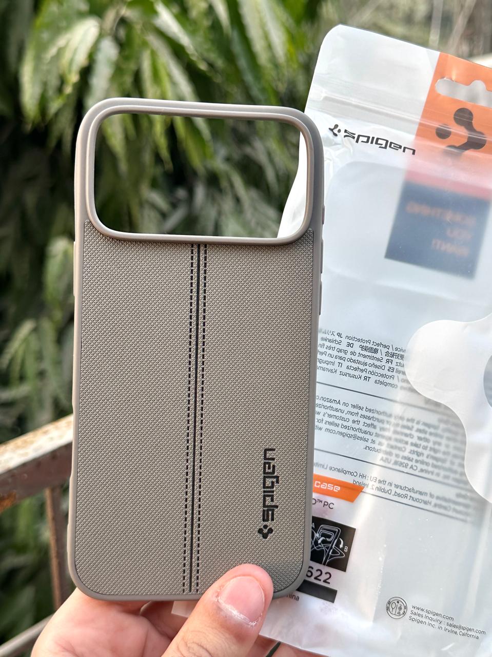 iPhone "17 Pro Max" Spigen Premium Woven Stitched Case - Gray