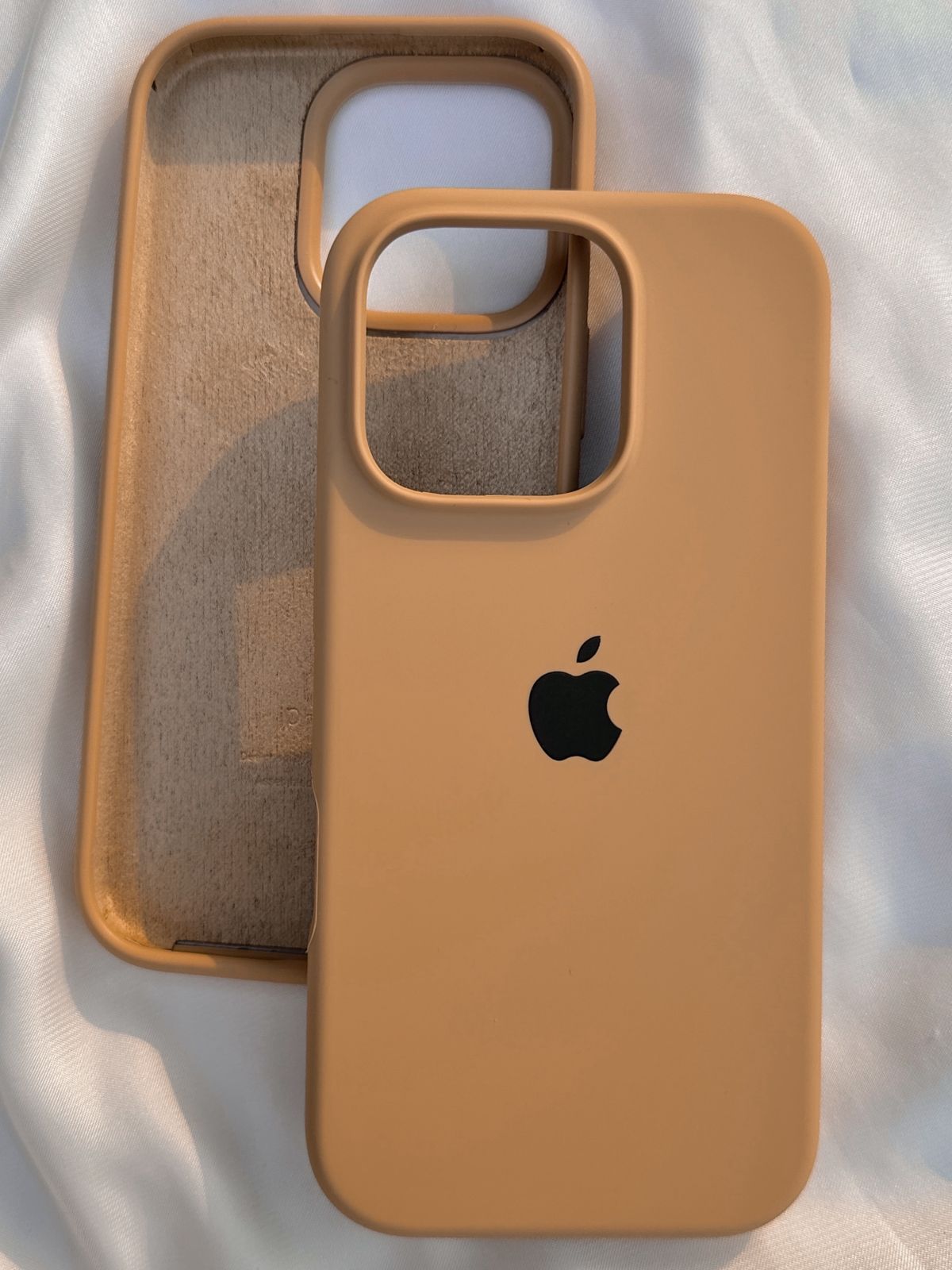 iPhone "16 Pro" Silicone Case "Gold"