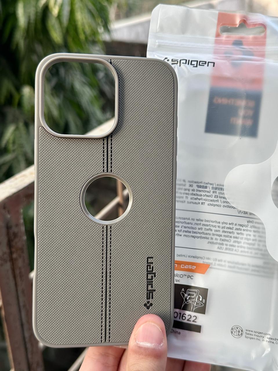 iPhone "16 Pro Max" Spigen Premium Woven Stitched Case - Gray