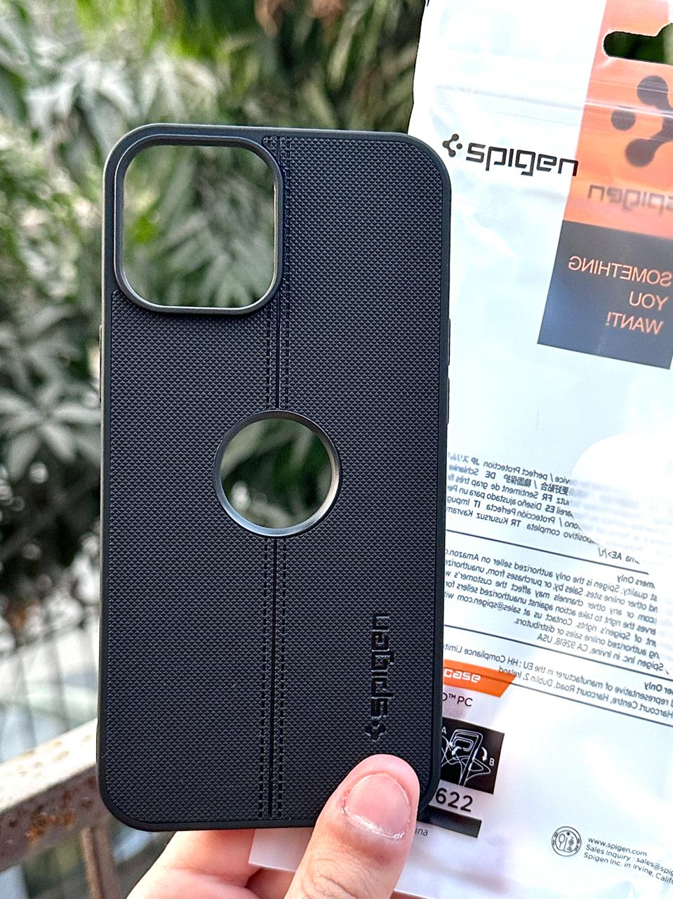 iPhone "12 Pro Max" Spigen Premium Woven Stitched Case - Black