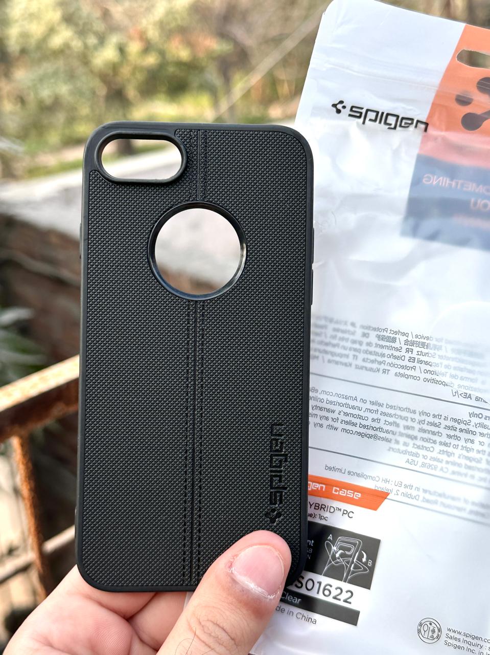 iPhone "7/8" Spigen Premium Woven Stitched Case - Black