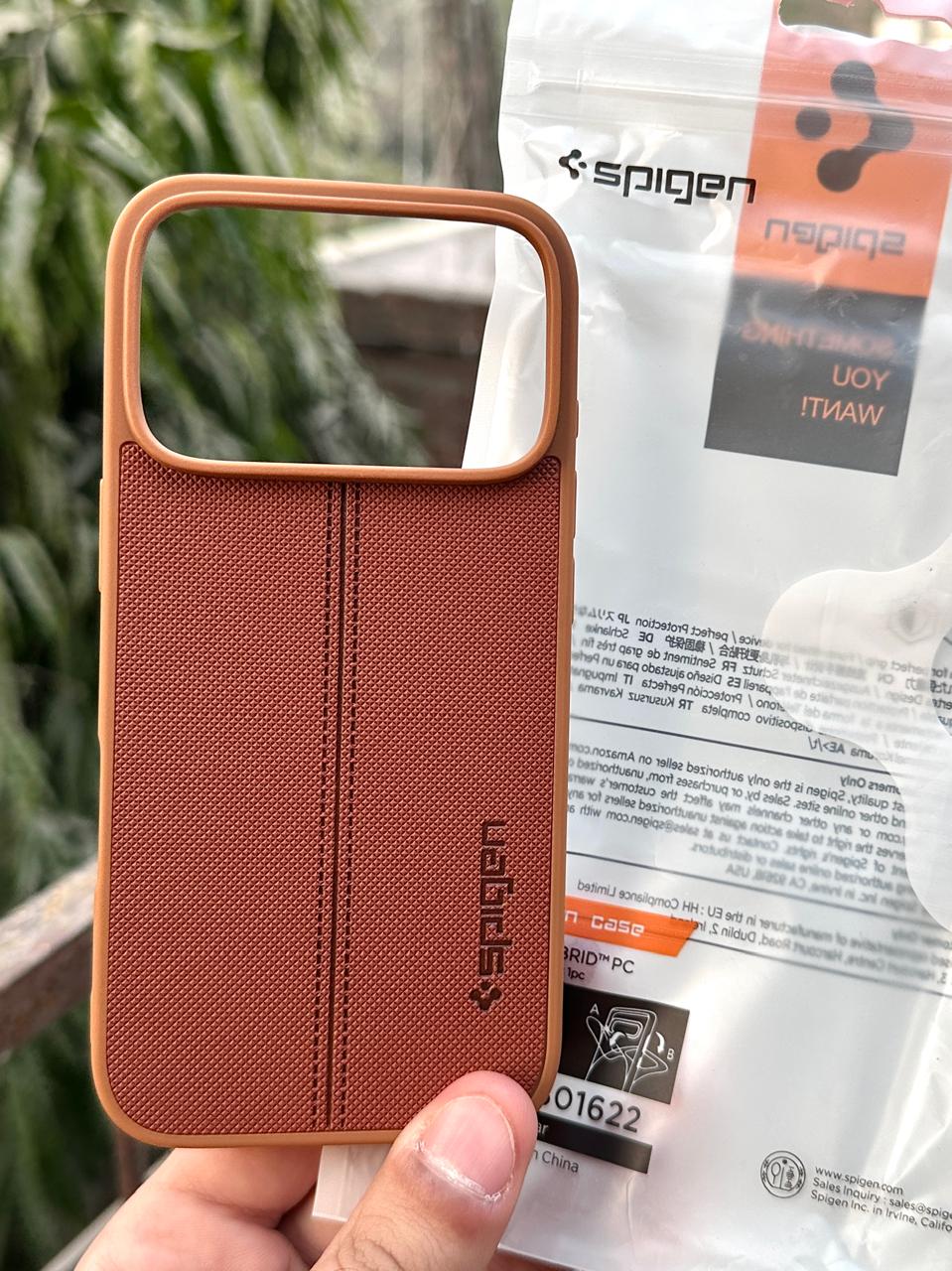 iPhone "17 Pro" Spigen Premium Woven Stitched Case - Brown