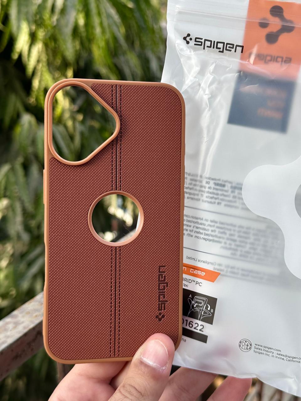iPhone "16" Spigen Premium Woven Stitched Case - Brown