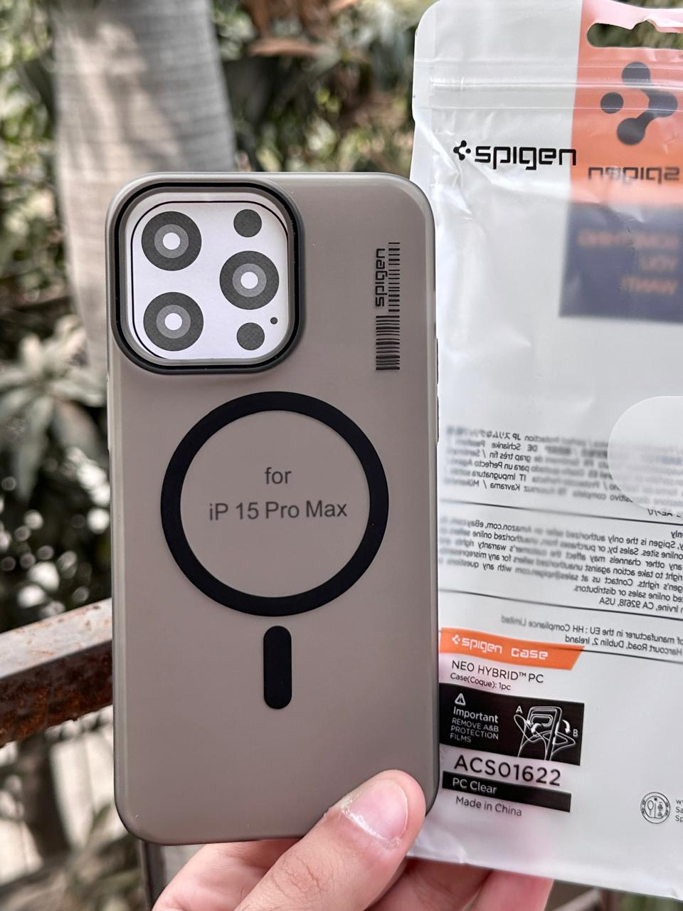 iPhone "15 Pro Max" Premium Spigen SYNDEE "MagSafe" Case - Black
