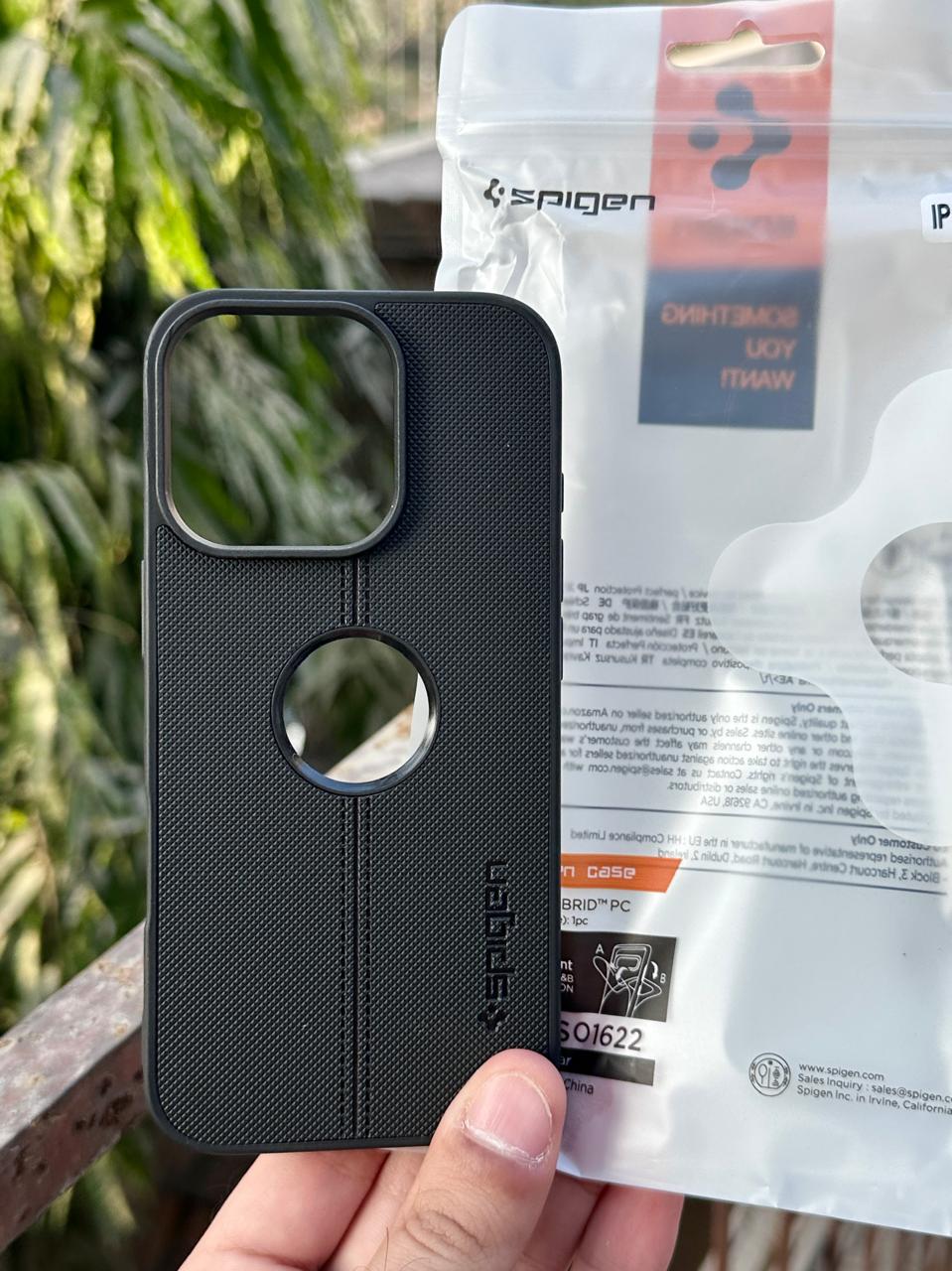 iPhone "16 Pro" Spigen Premium Woven Stitched Case - Black