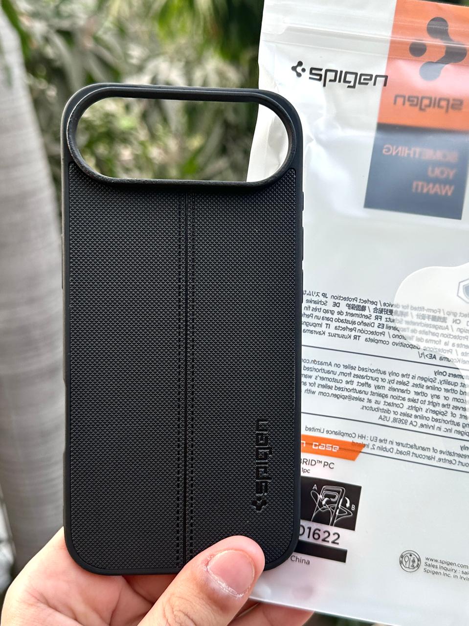 iPhone "Air" Spigen Premium Woven Stitched Case - Black
