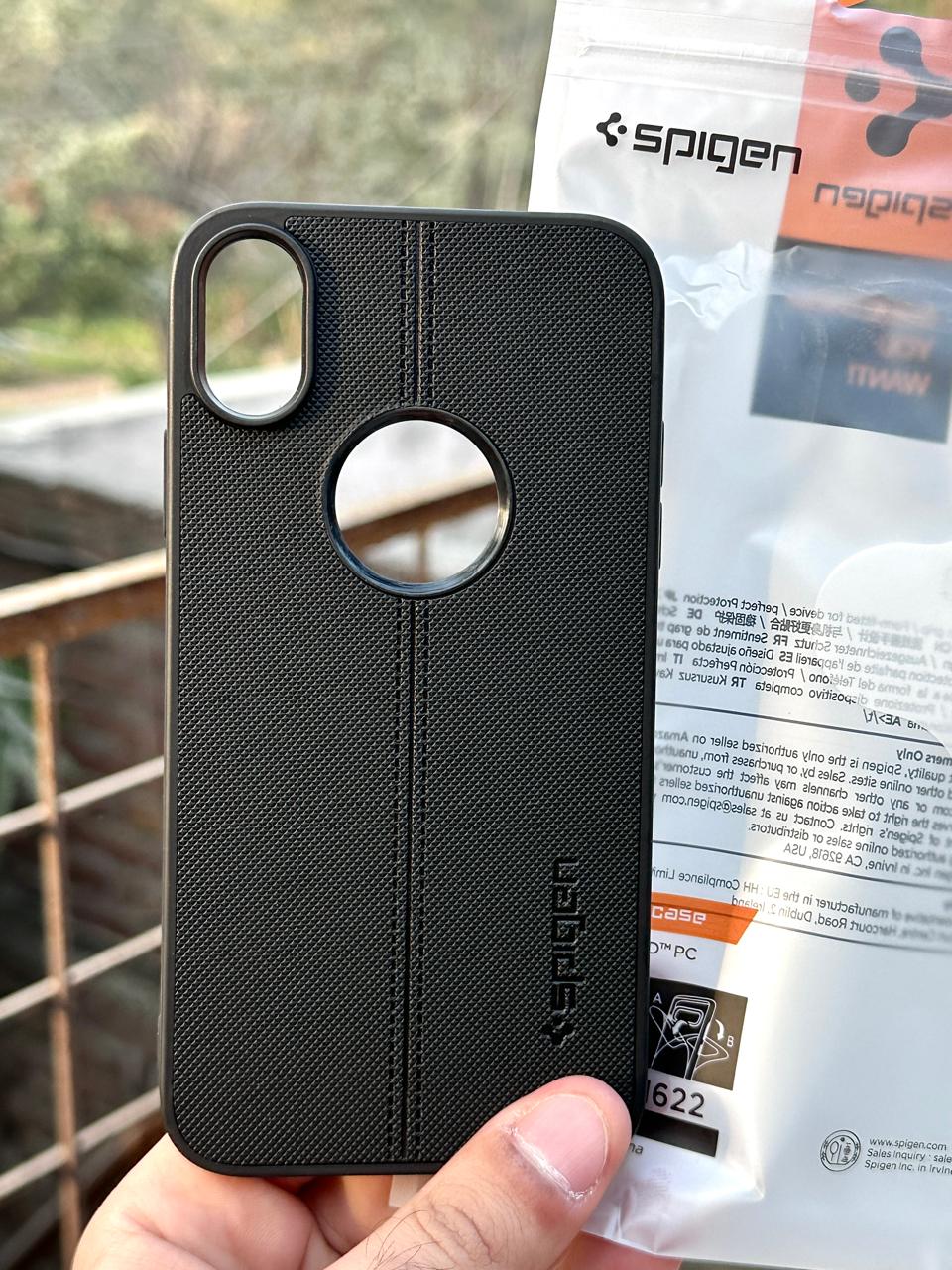 iPhone "XS Max" Spigen Premium Woven Stitched Case - Black