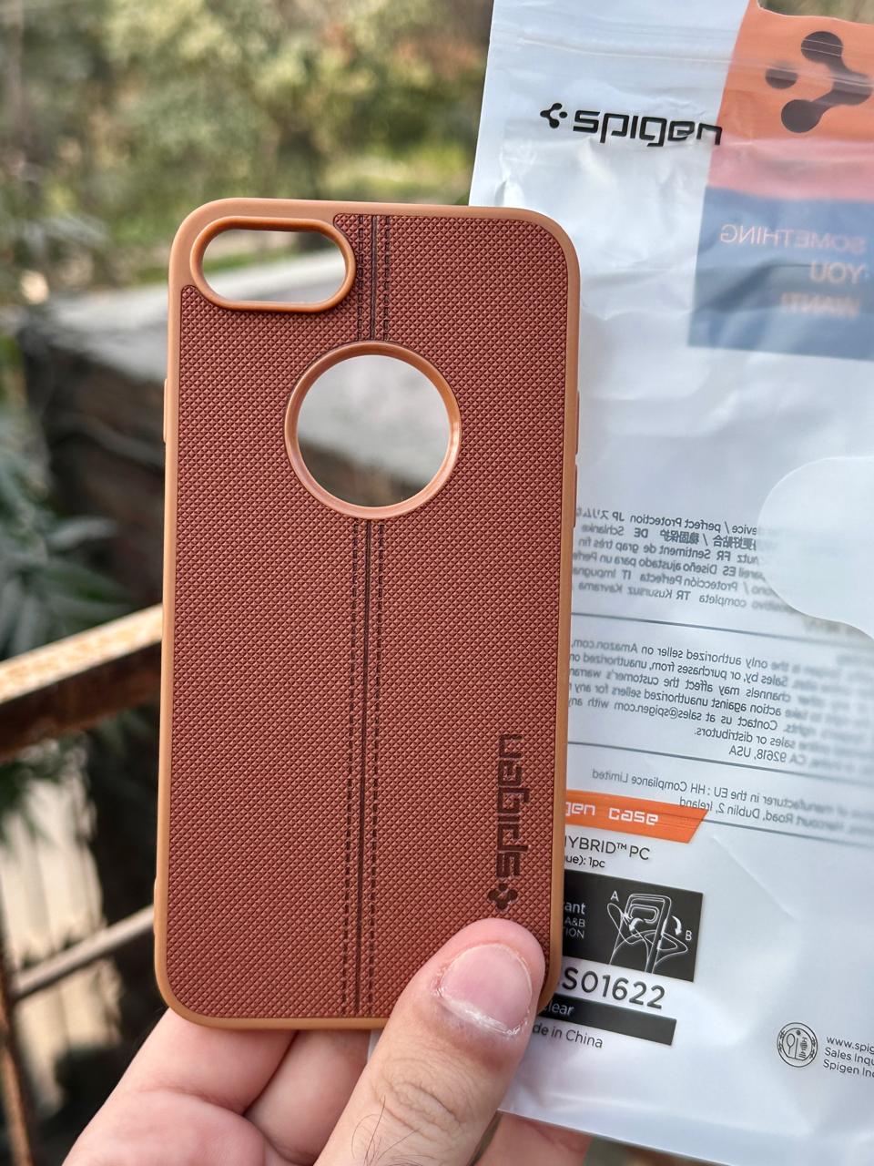 iPhone "SE 2020" Spigen Premium Woven Stitched Case - Brown