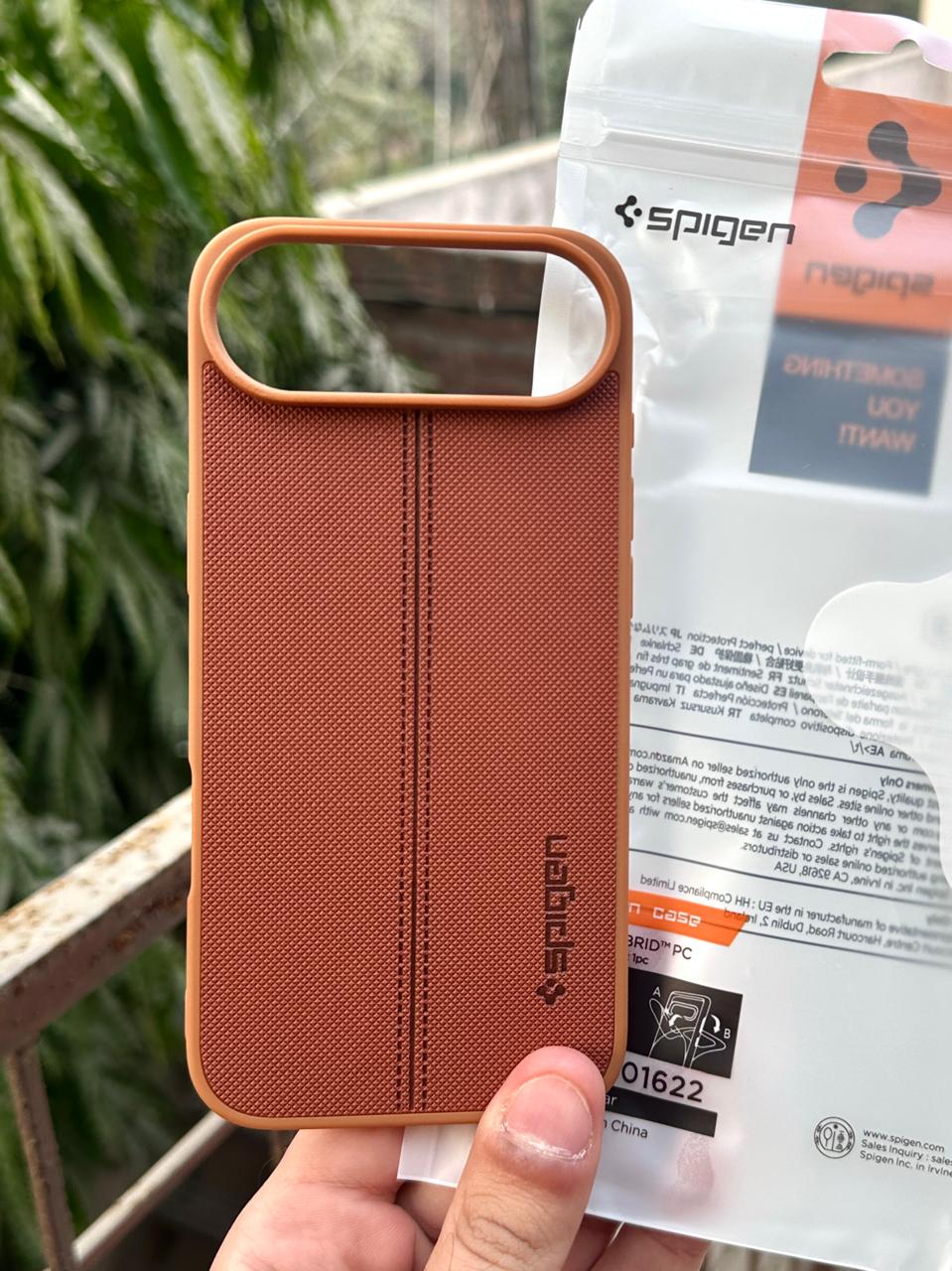 iPhone "Air" Spigen Premium Woven Stitched Case - Brown